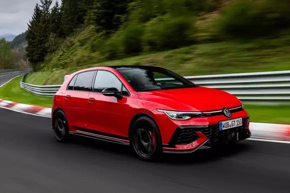 Din 1976 și până azi au trecut 50 de ani. Atunci a fost lansată prima generație VW Golf GTI. Prilej de ediție specială...