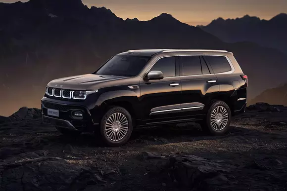 Ce-am mai găsit prin magazinul chinezesc: BAIC Taitan 700, un opulent SUV de lux cu propulsie hibridă preponderent electrică