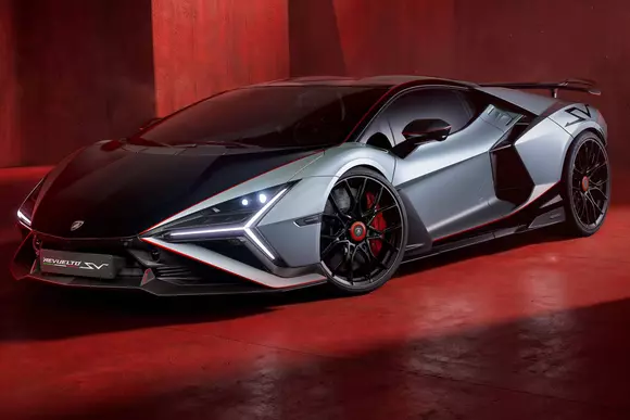 Hibrid, hibrid – dar nu fără un V12: Lamborghini Revuelto SV păstrează ideea originală a indicativului SV