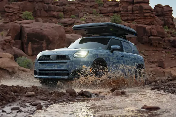 Versiune MINI Countryman încă nelansată oficial, dată pe mâna fetelor în competiția off-road Rebelle Rally 2026