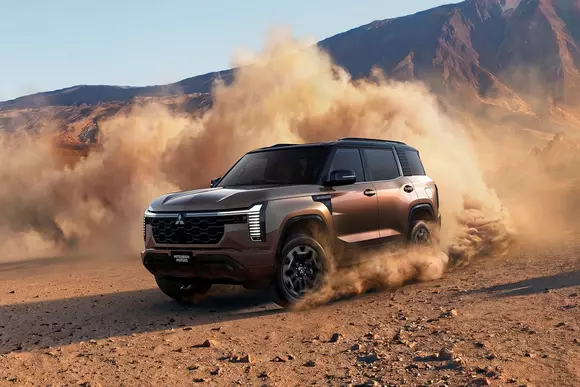 Generație nouă pentru Mitsubishi Pajero, cu design îndrăzneț și o abordare tehnică mai mult pe gustul conservatorilor