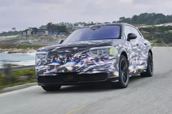Nu va trece lua septembrie fără prezentarea în premieră a SUV-ului electric Bentley Torcal. Despre ce este vorba, mai precis?
