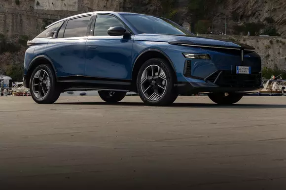 De la un producător premium, aștepți mașini măricele. Lancia Gamma rezolvă situația respectivă pentru marca sa