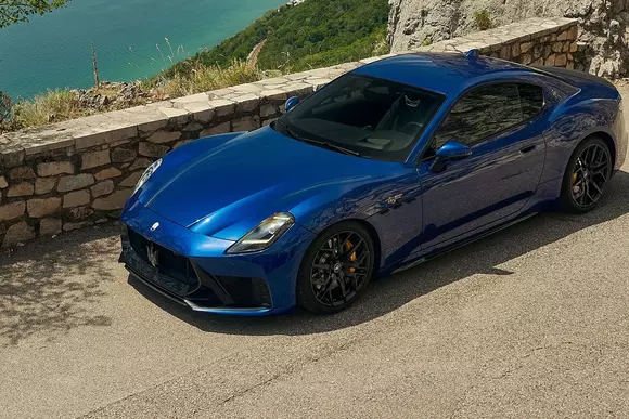 Upgrade subtil pentru Maserati GranTurismo și GranCabrio, axat pe satisfacția conducerii, dar fin ilustrat și prin design