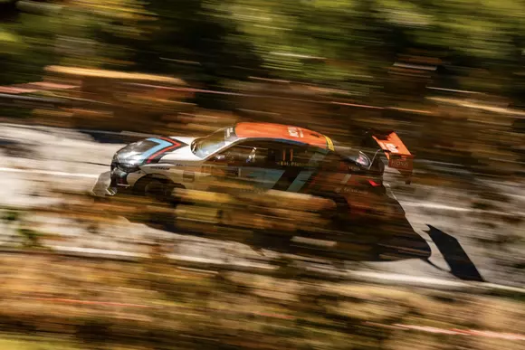 Recomandare de weekend: viteză în coastă la Brașov, plus BMW-uri electrice și Ari Vatanen pe Drumul Poienii