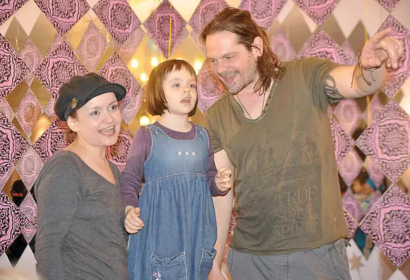 dorina_chiriac_si_piersic_si_fetita_lor_sonia