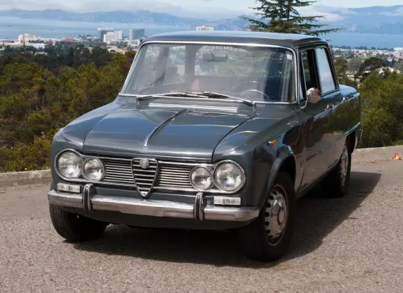 Alfa_Romeo_Giulia_Ti_For_Sale_Front_resize