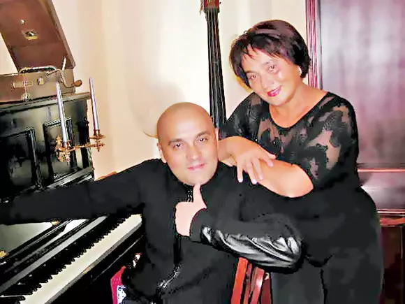 18-19-vedete-2-col-ea-si-fiul