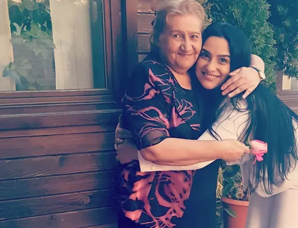 cantareata-gabi-lunca-alaturi-de-fiica-sa-rebeca-onoriu