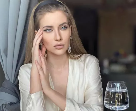 iulia-albu.jpgrt_