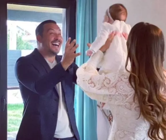 Ștefan-Stan-și-a-botezat-fetița-1