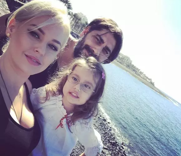 Connect-R şi Misha, alături de fiica lor