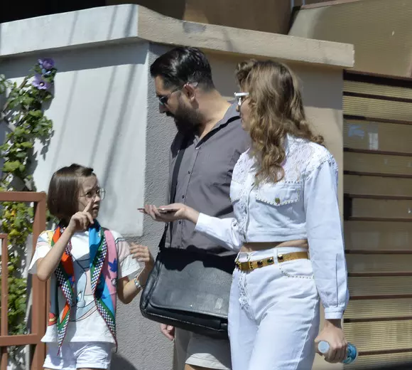 Iulia Albu, fiica ei și Mihai