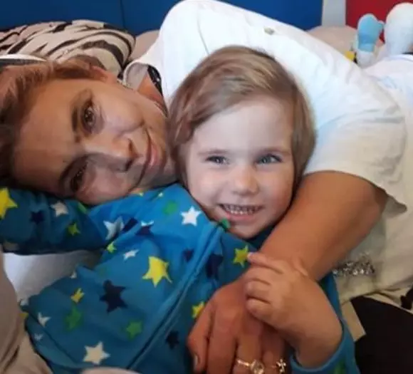 Ioana-Tufaru-și-băiețelul-ei