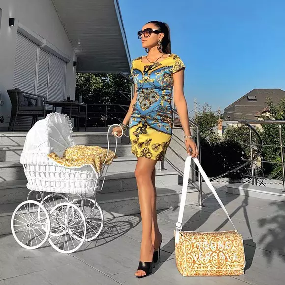 carmen-simionescu-karmen-cu-copilul-carucior