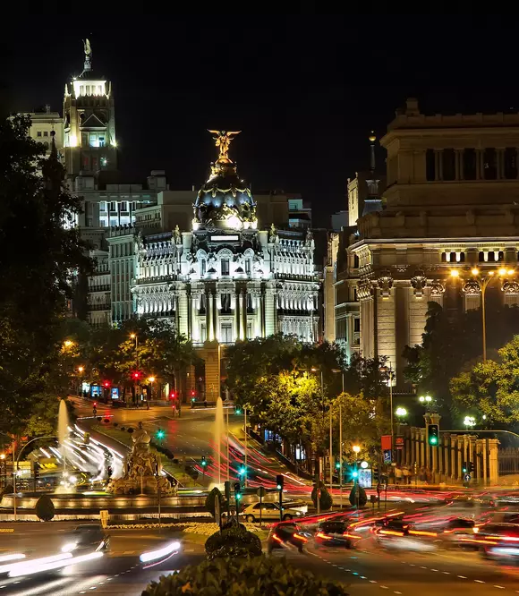 Nightview_of_Plaza_de_Cibeles_in_Madrid__Spain.jpg