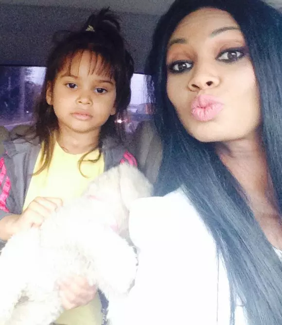 Fiica lui Laurette refuză să meargă la școală după ce a fost bătută: "Nu e la primul incident. Merge la psiholog acum"