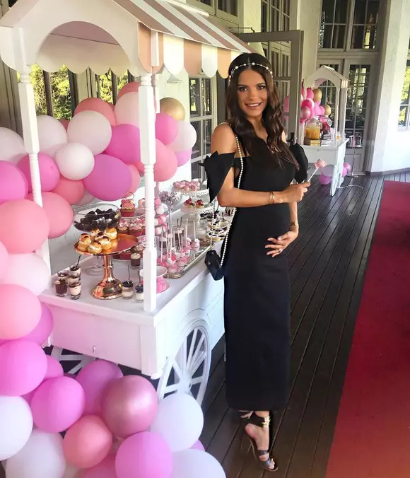 Iza va fi domnişoara de onoare a Adelinei Pestriţu