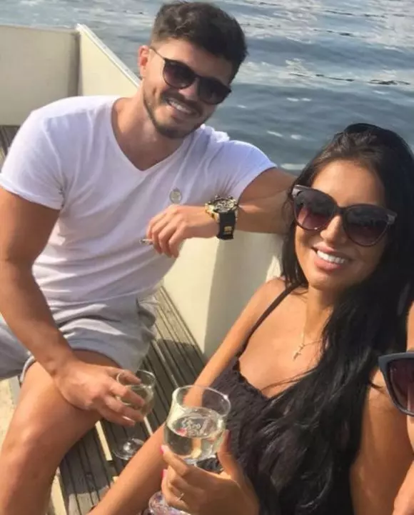 Elena Ionescu divorţează