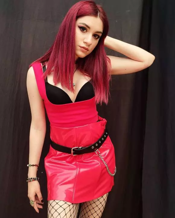 naomi-prie-superstar-6