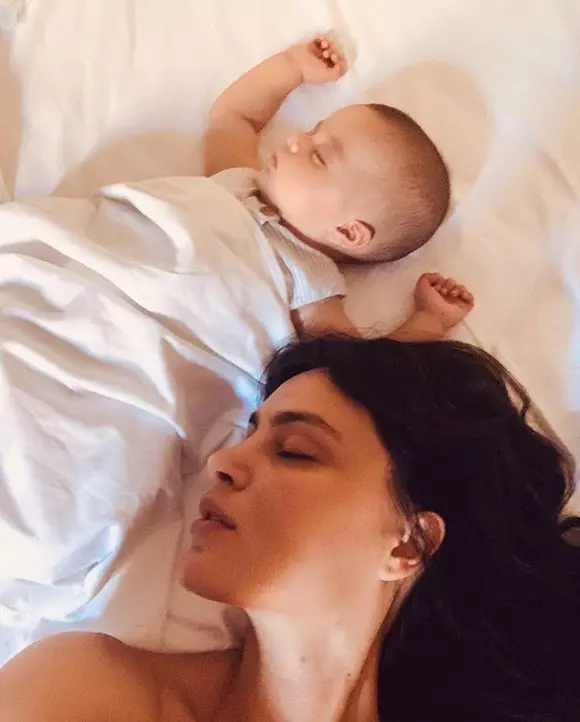 Catrinel Menghia și fetița ei, Caroline