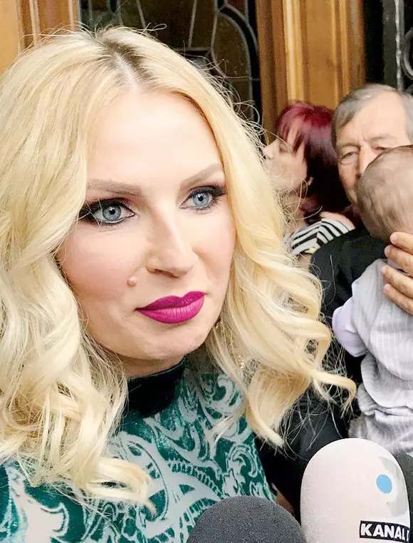 a210-11-vedetete-15-col-an