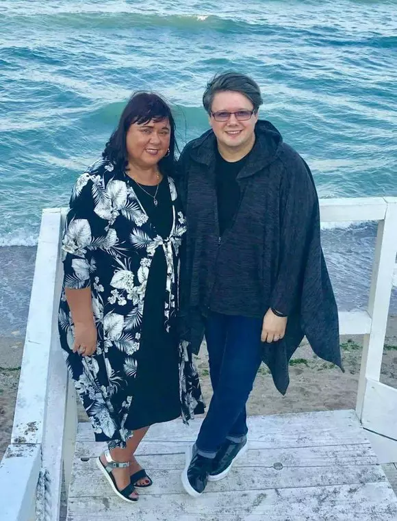 Cum-arata-mama-lui-Fuego-artistul-Paul-Surugiu-2