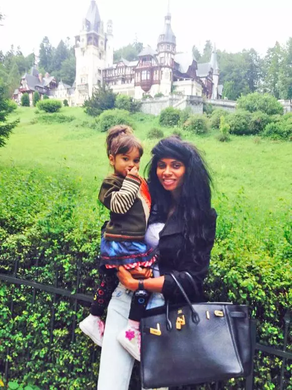 Laurette și fetița ei, Serena