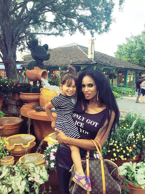 Laurette și fetița ei, Serena