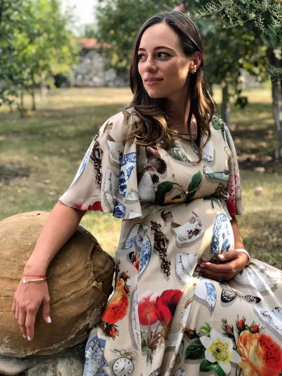 Alina-Binder-gravidă-3