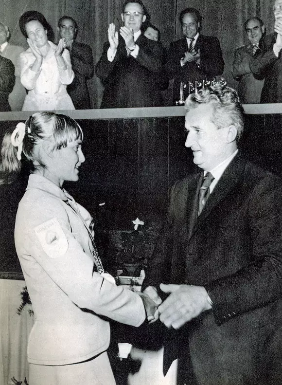 Nadia Comăneci și Nicolae Ceaușescu