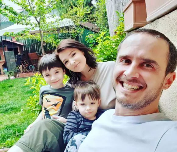 Șerban Copoț, soția lui Roxana și fiii lor