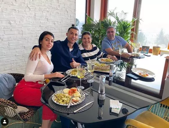 Casa-lui-Cristiano-Ronaldo-a-fost-prădată-de-hoți-8