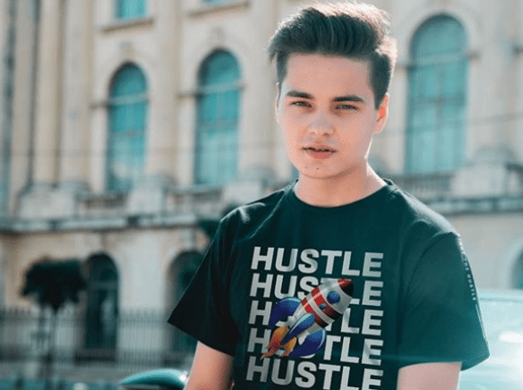 selly-si-a-cumparat-un-bolid-lux-cu-peste-350-de-cai-putere-cum-arata-si-cat-a-platit-vloggerul-pe-masina_7_1_size19