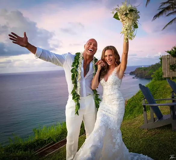 Dwayne Johnson și Lauren Hashian