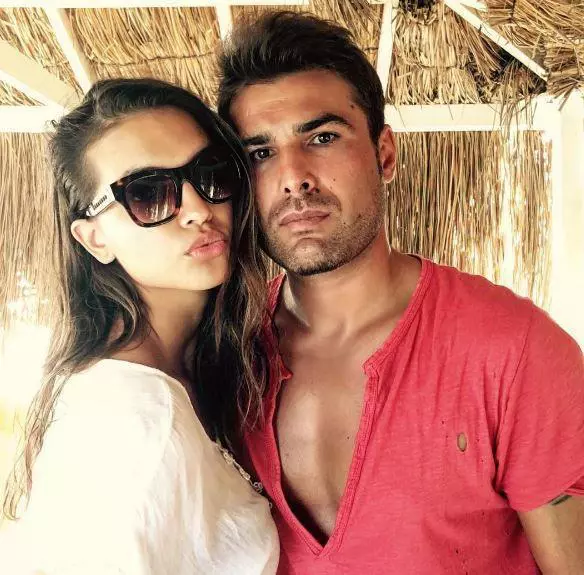 adrian-mutu-si-sandra-nunta-si-botez-in-aceeasi-zi-cine-sunt-nasii-lor-si-ce-tinute-au-ales-pentru-evenimentele_size2