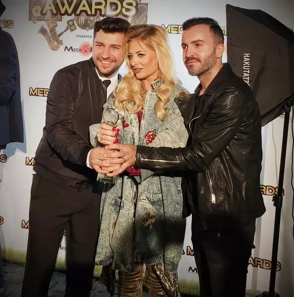 Delia si Deepcentral