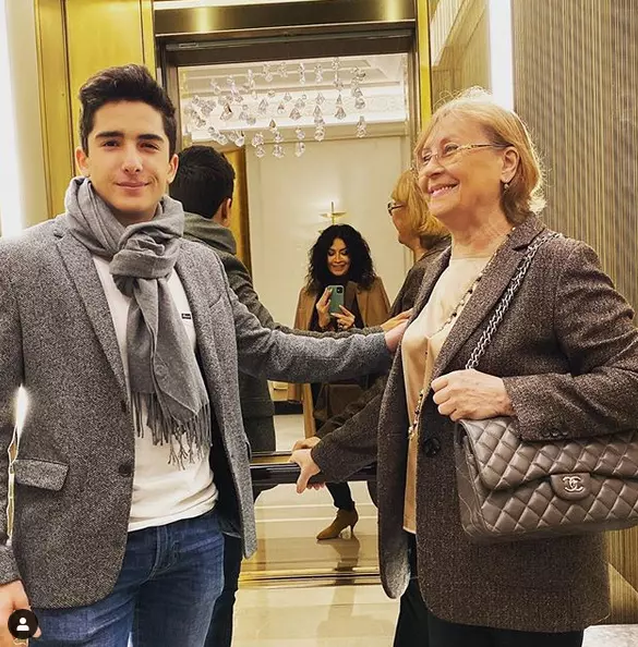 ayan w