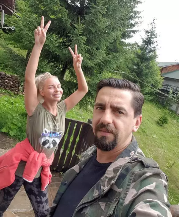 ce-i-a-facut-un-an-de-casnicie-lui-cosmin-natanticu-zajut-la-curatenie-duc-gunoiul-spal-vase_2