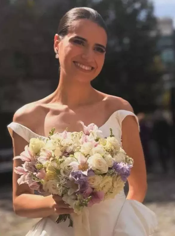 sara mireasa