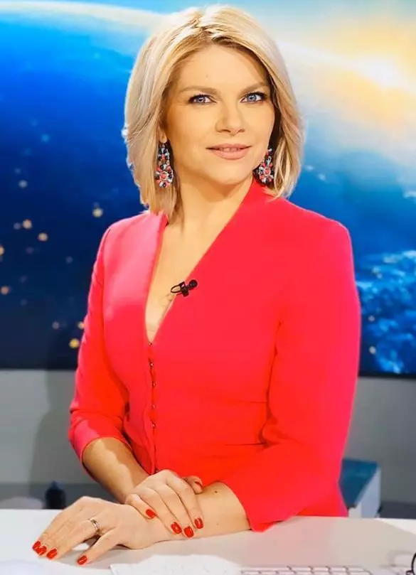 PREZENTATOARE ANDREEA MARINESCU