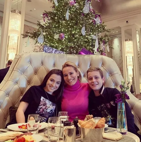 Andreea, alături de copiii ei, Alexia și Aris