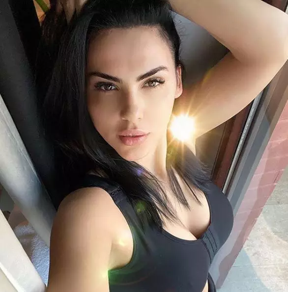 Lavinia-Pârva-și-a-pus-silicoane