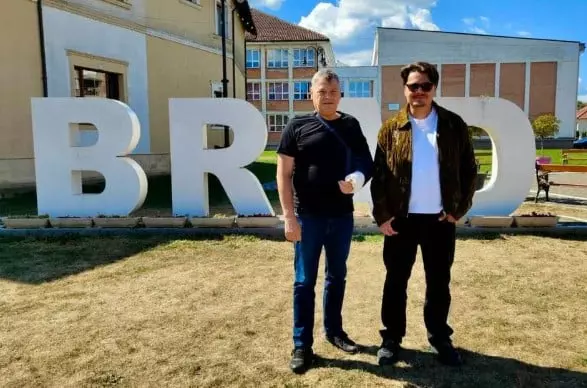 Florin Cazacu, primarul municipiului Brad, alături de Selly