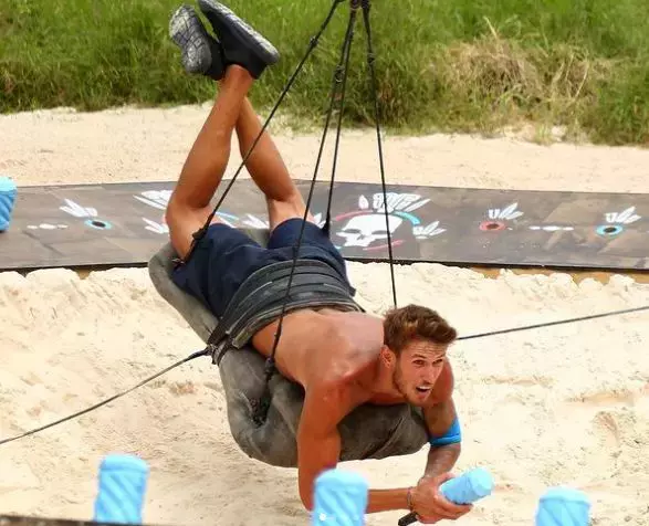 cu-cati-bani-ramane-alex-delea-dupa-survivor-5-Copy