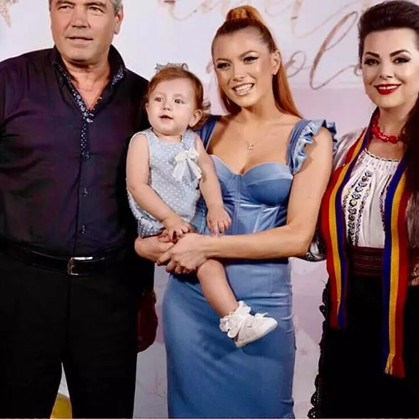 Elena Gheorghe, fiica ei, Amelie, și mama ei, Mărioara Man Gheorghe