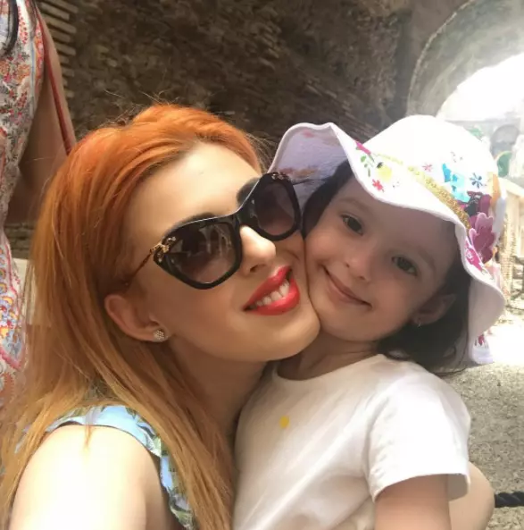 Diana Bișinicu și fetița ei