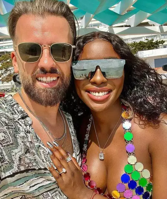 florin-ristei-si-naomi-hedman-la-plaja