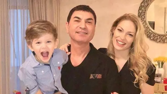 valentina-pelinel-si-cristi-borcea-prima-fotografie-alaturi-de-fiul-lor-iubire-implinire-familie-537078