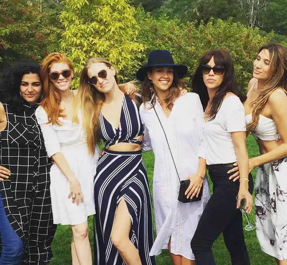 Jessica Alba alaturi de prietenele ei